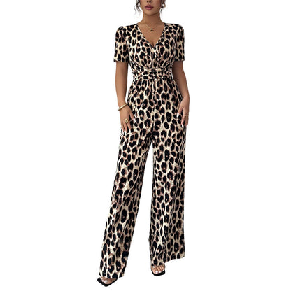 Leopardmønstret V-hals jumpsuit med vide ben