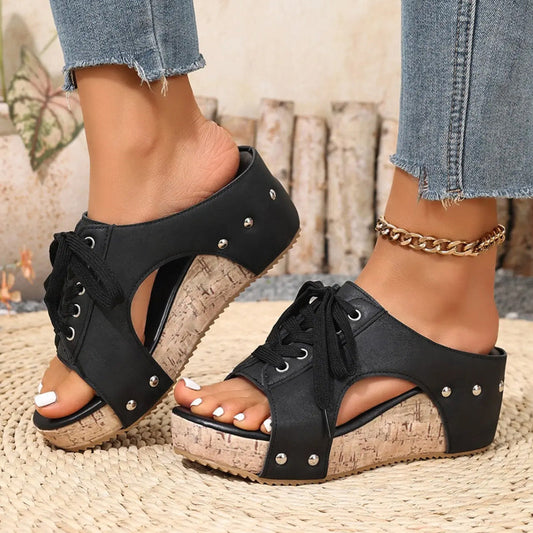 Peep-toe-sandaler med kilehæl for damer