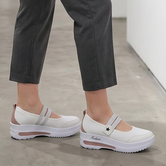 Damesneakers med pustende mesh og platåsåle (slip-on)