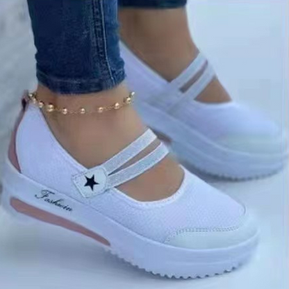 Damesneakers med pustende mesh og platåsåle (slip-on)