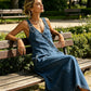 👗✨ Dame stilfull denimkjole med asymmetriske knapper – uanstrengt chic til hverdagen 🔥