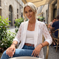 Elegant blomstrete blondeblazer for kvinner