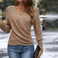 Elegant strikket topp med wrap‑over V‑hals for kvinner