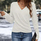 Elegant strikket topp med wrap‑over V‑hals for kvinner