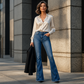 Høytsittende slitte flare-jeans for kvinner