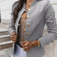 Elegant, ettersittende blazer for kvinner med gullknapper