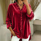 Damebluse med ensfarget design og volangkrage