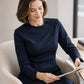 Elegant asymmetrisk ensfarget kjole med knepping for kvinner