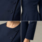 Elegant asymmetrisk ensfarget kjole med knepping for kvinner
