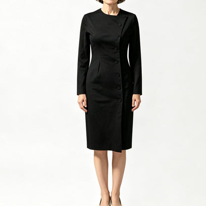 Elegant asymmetrisk ensfarget kjole med knepping for kvinner