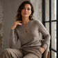 Elegant ribbestrikket topp for kvinner med metallspenne