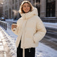 Tykk kort vinterjakke med hette for damer
