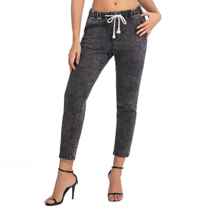 Slim-fit cropped jeans med elastisk linning for kvinner